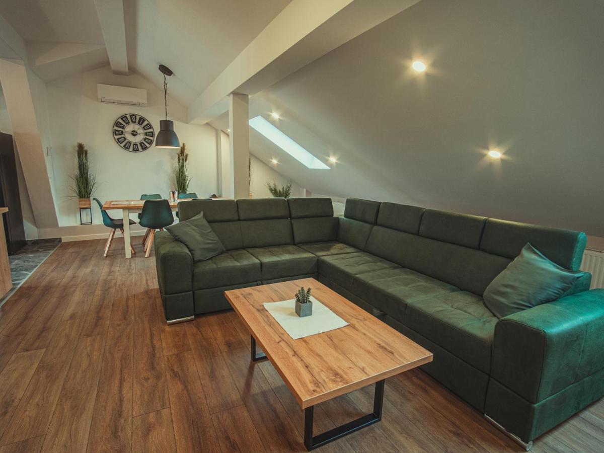 Apartmani Infinity Ösek Dış mekan fotoğraf