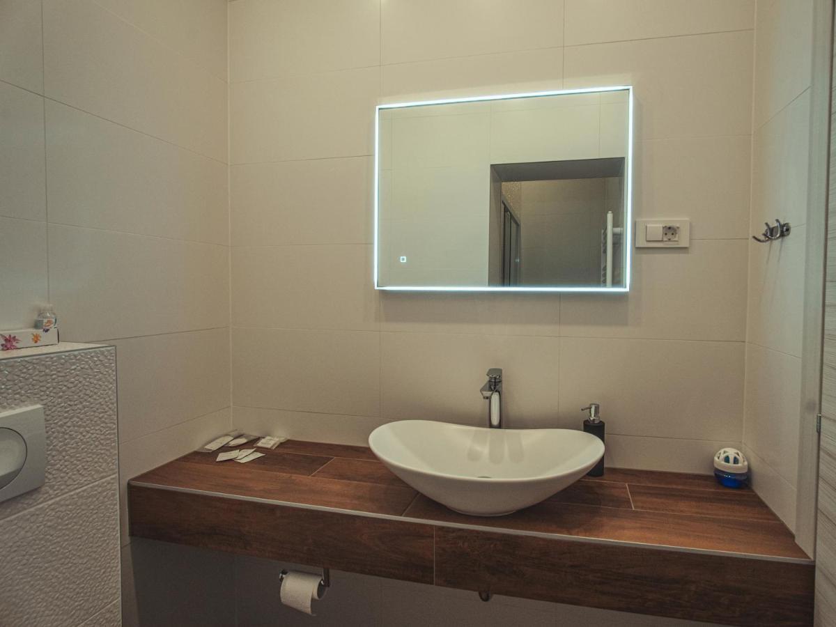 Apartmani Infinity Ösek Dış mekan fotoğraf