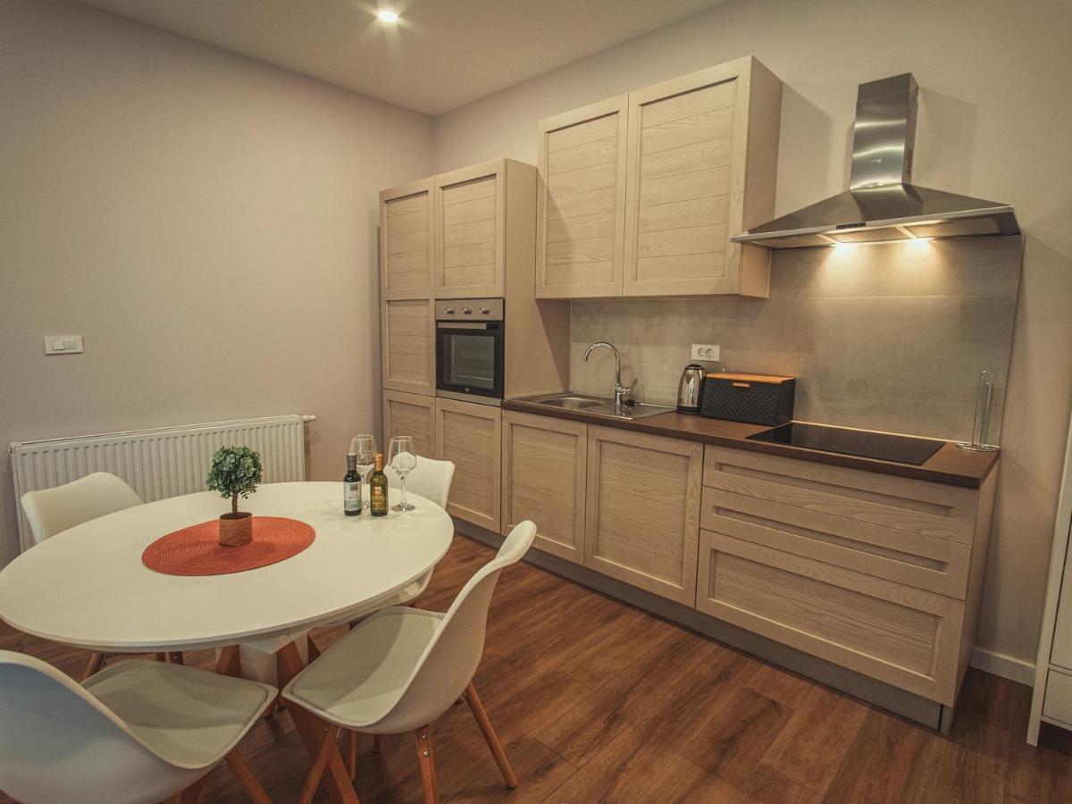 Apartmani Infinity Ösek Dış mekan fotoğraf