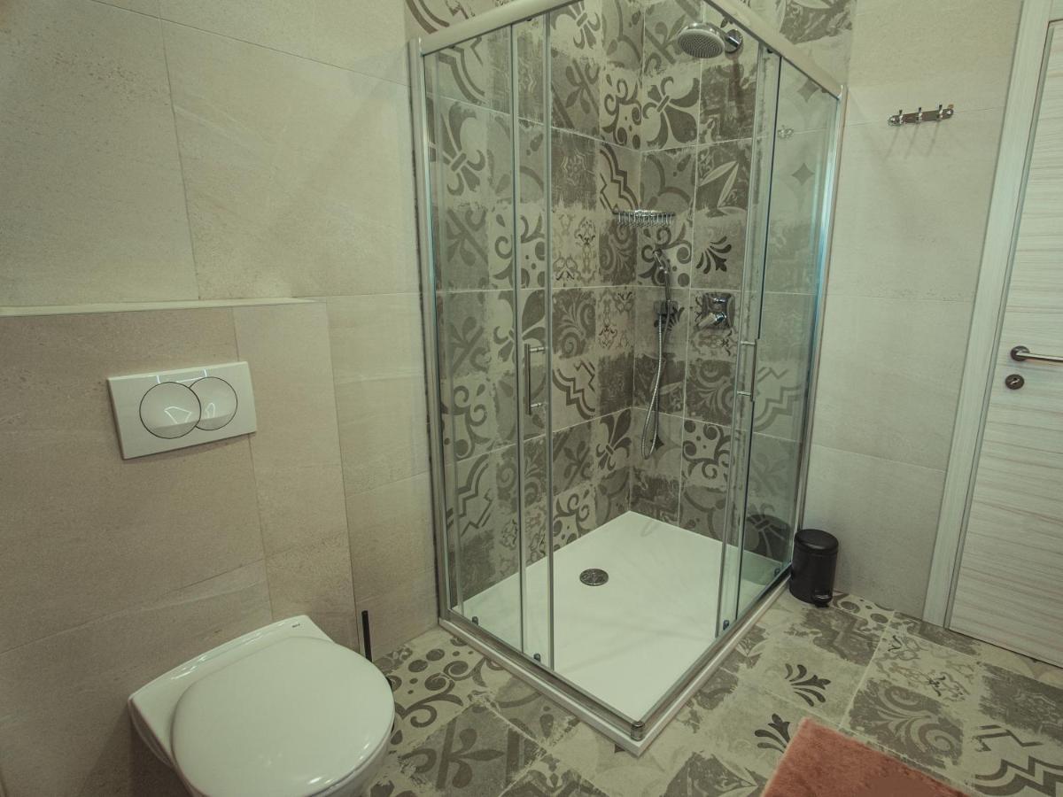 Apartmani Infinity Ösek Dış mekan fotoğraf