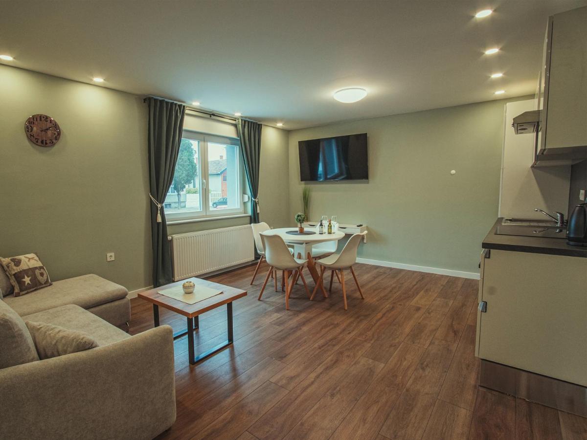 Apartmani Infinity Ösek Dış mekan fotoğraf