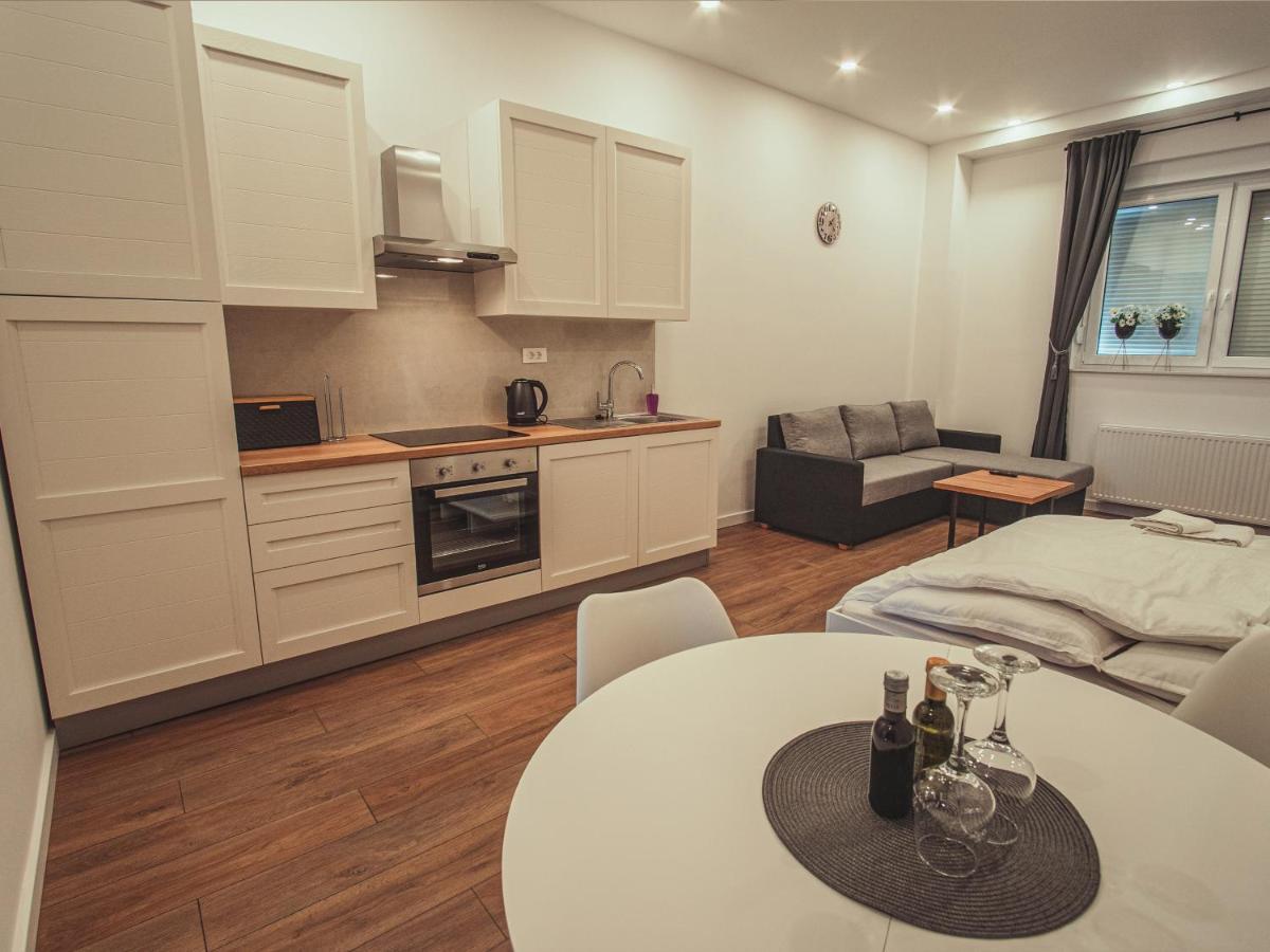 Apartmani Infinity Ösek Dış mekan fotoğraf