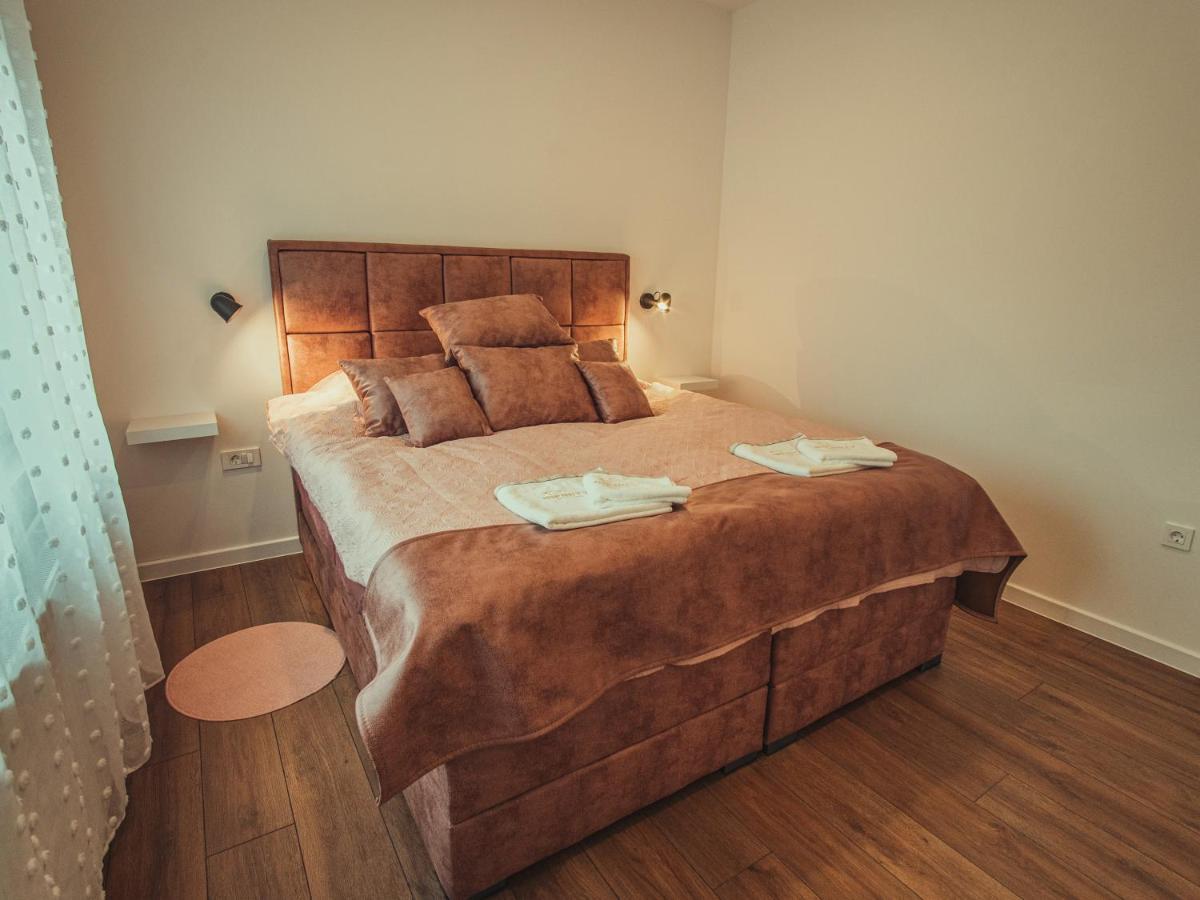 Apartmani Infinity Ösek Dış mekan fotoğraf