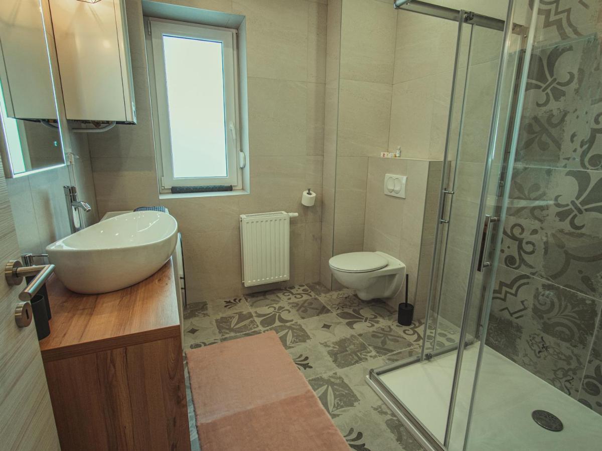 Apartmani Infinity Ösek Dış mekan fotoğraf