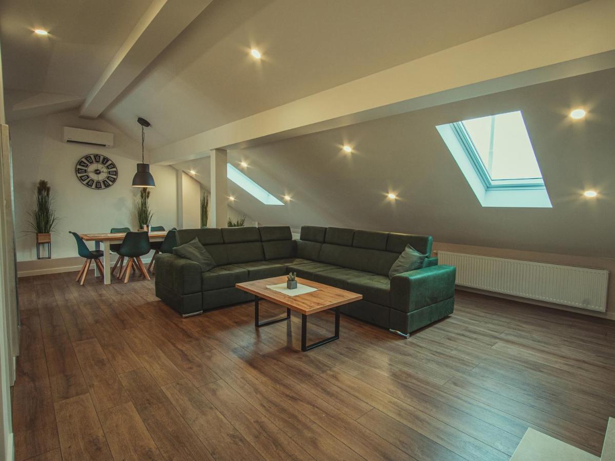 Apartmani Infinity Ösek Dış mekan fotoğraf