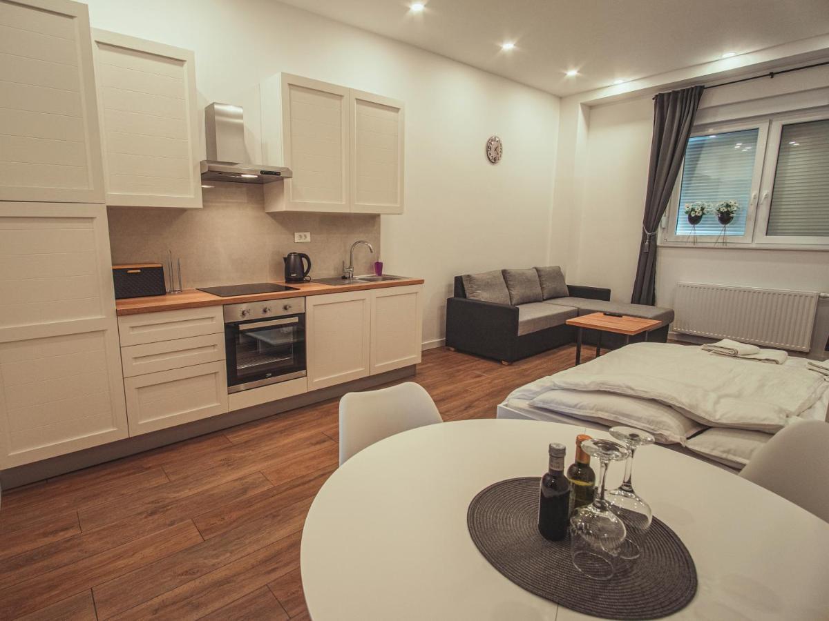 Apartmani Infinity Ösek Dış mekan fotoğraf