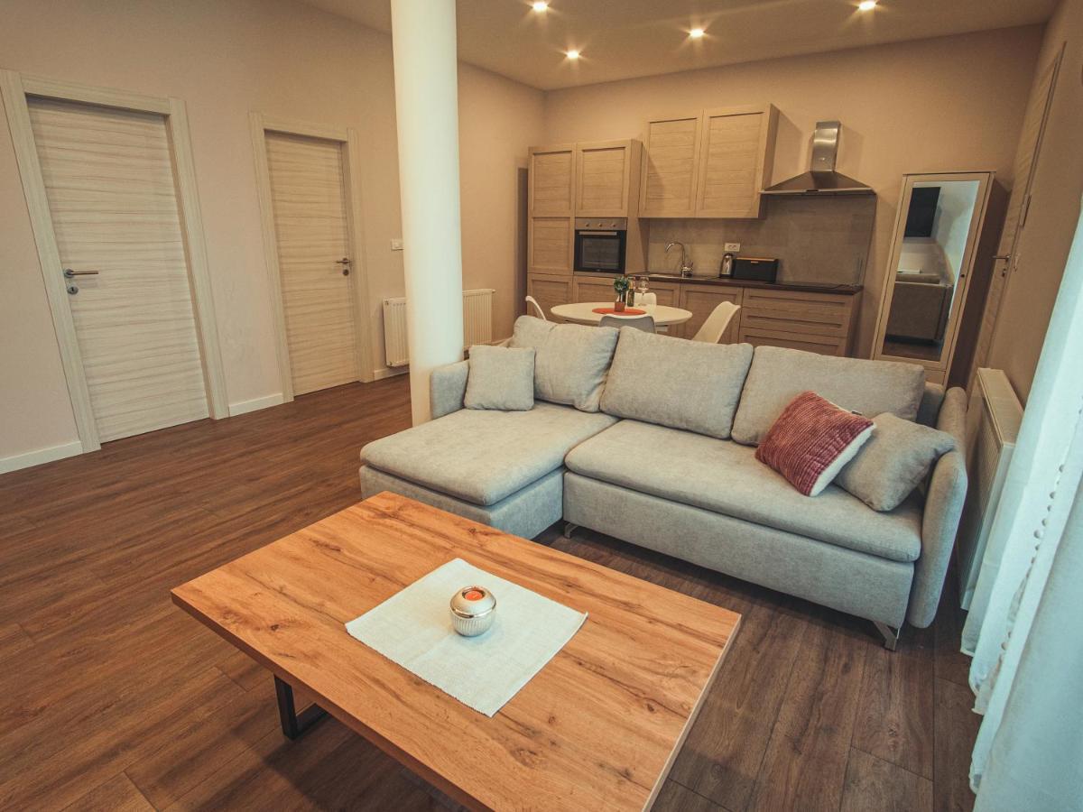 Apartmani Infinity Ösek Dış mekan fotoğraf