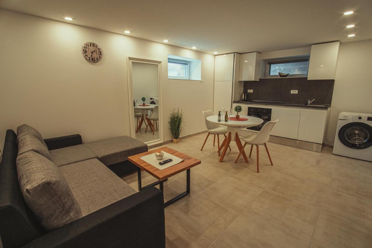 Apartmani Infinity Ösek Dış mekan fotoğraf