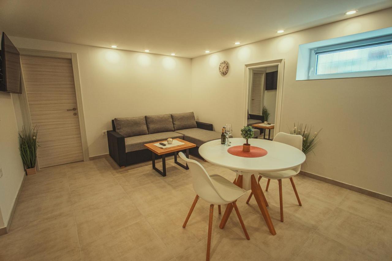 Apartmani Infinity Ösek Dış mekan fotoğraf