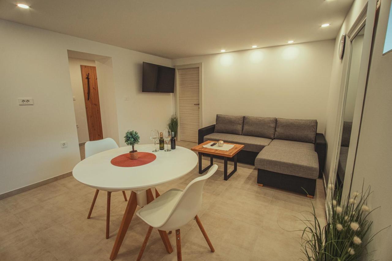 Apartmani Infinity Ösek Dış mekan fotoğraf